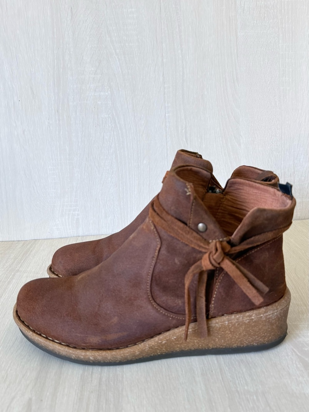 Born Brown Leather Ankle Boots Women’s Wedge Wrap Tie Boho Western Booties - Picture 4 of 15